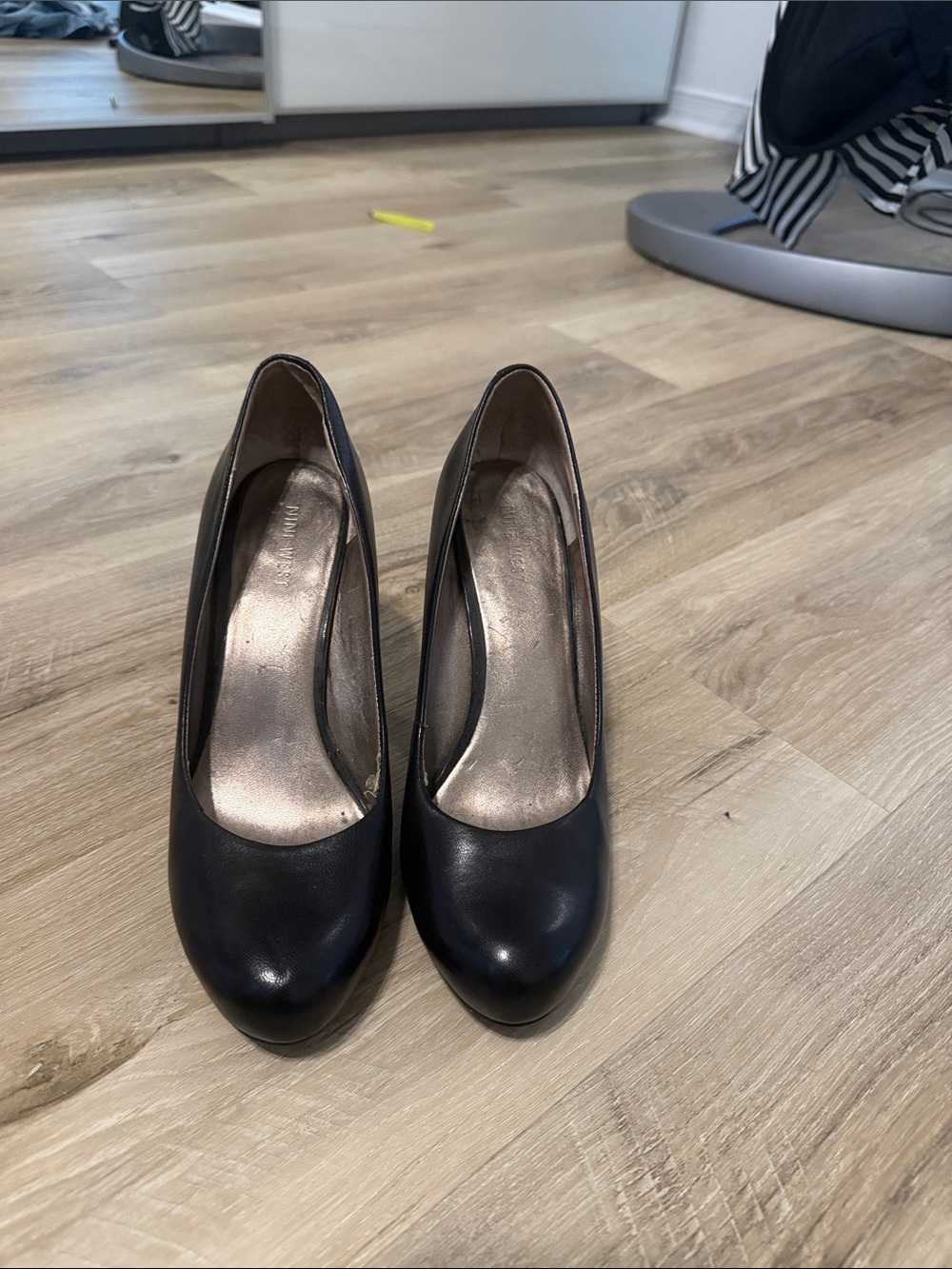 Nine West Black Round-Toe Leather Pumps